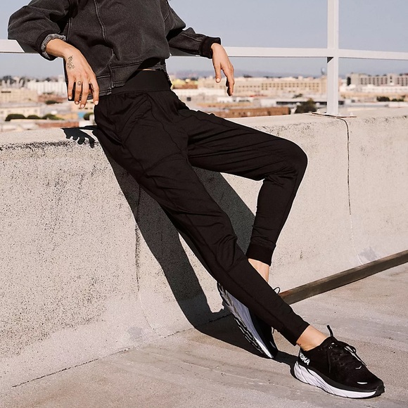 NEW Free People High Fives Joggers In Black - Picture 3 of 16